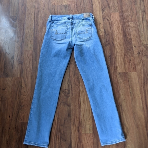 AEO Super Stretch Lightwash Skinny Jeans - Sz 4 Short - Picture 3 of 6